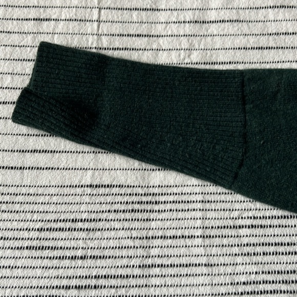 Banana Republic Cashmere Blend Sweater - Picture 4 of 8